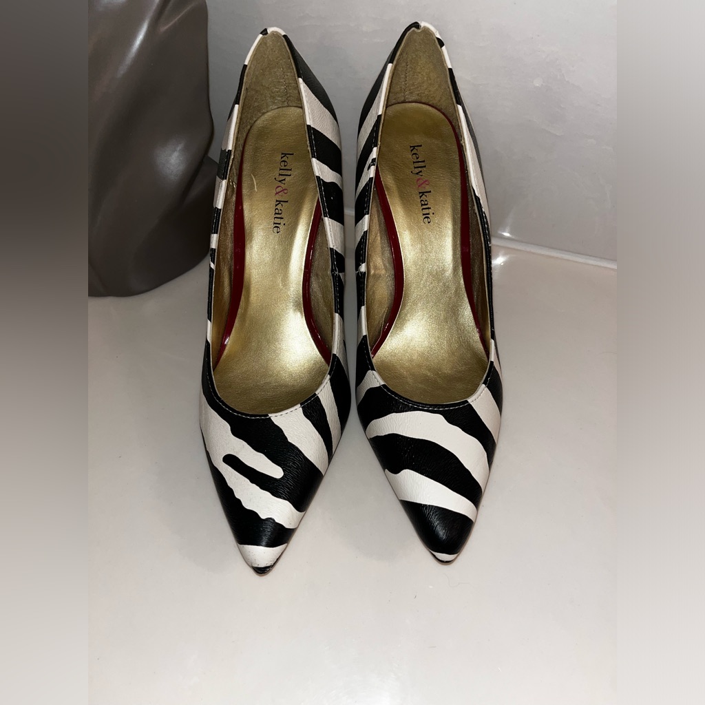 KellyKatie Heels Animal Print Brand New